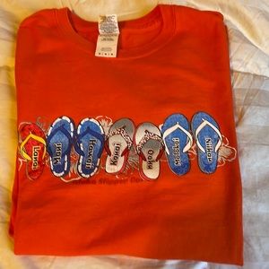 - T-Shirt Gildan Hawaiian Graphic Size Medium